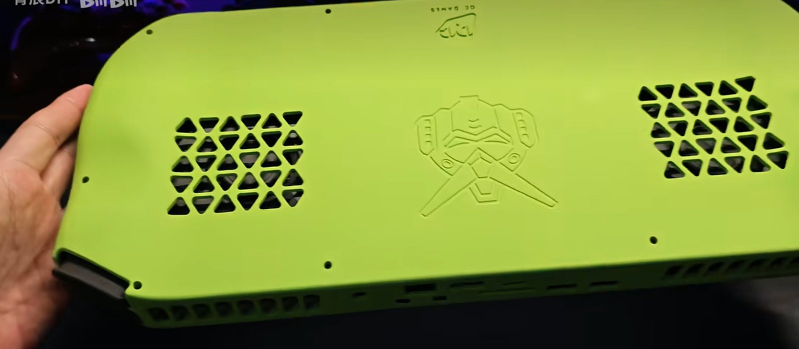 Modder builds World Fastest Handheld Running Cyberpunk 2077 on 4K - Modded Handheld RTX 4090 and Intel i9-14900HX Laptop